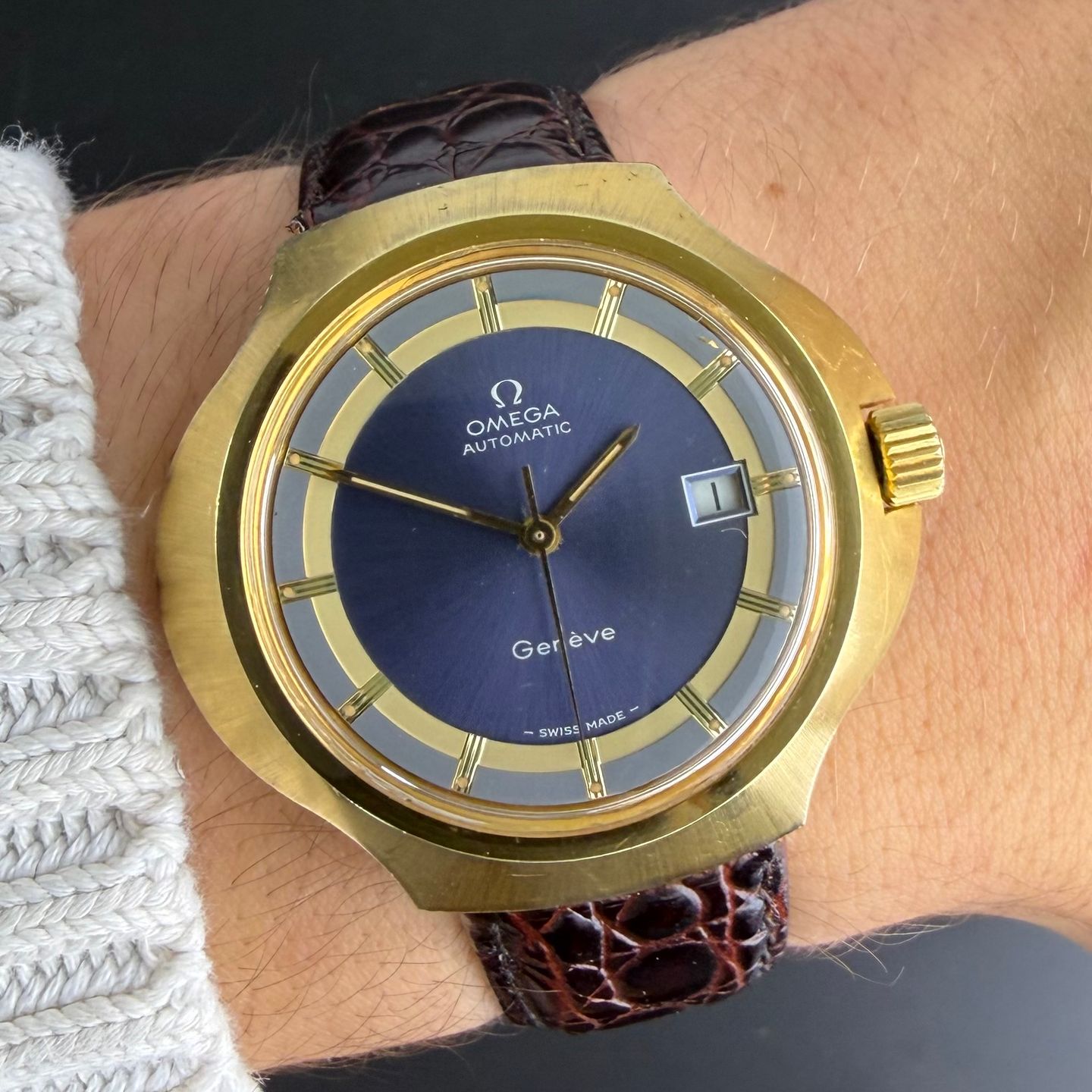 Omega Genève 166.121 (1973) - Blue dial 45 mm Gold/Steel case (2/8)