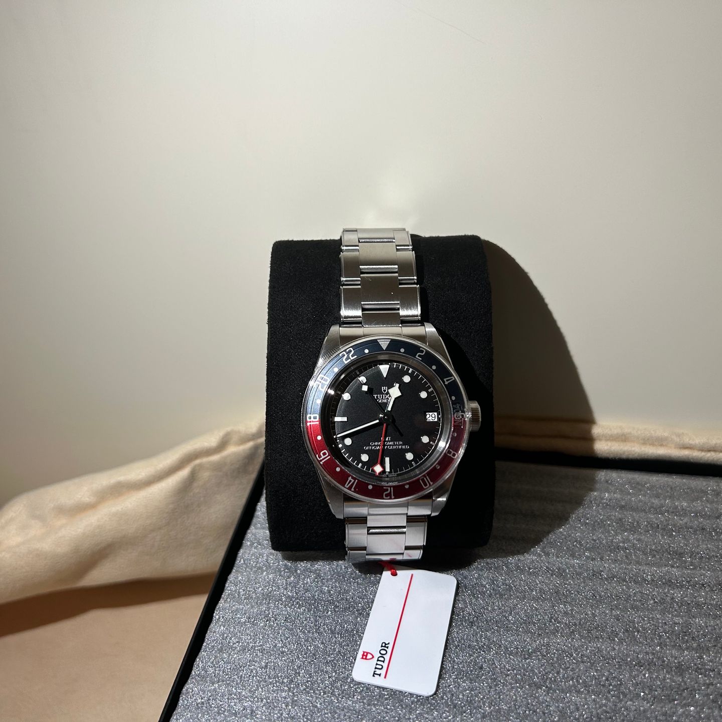 Tudor Black Bay GMT 79830RB (2024) - Black dial 41 mm Steel case (5/8)