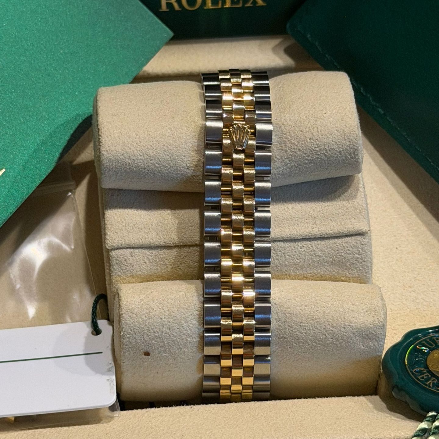 Rolex Lady-Datejust 279173 (2025) - Champagne wijzerplaat 28mm Goud/Staal (5/5)