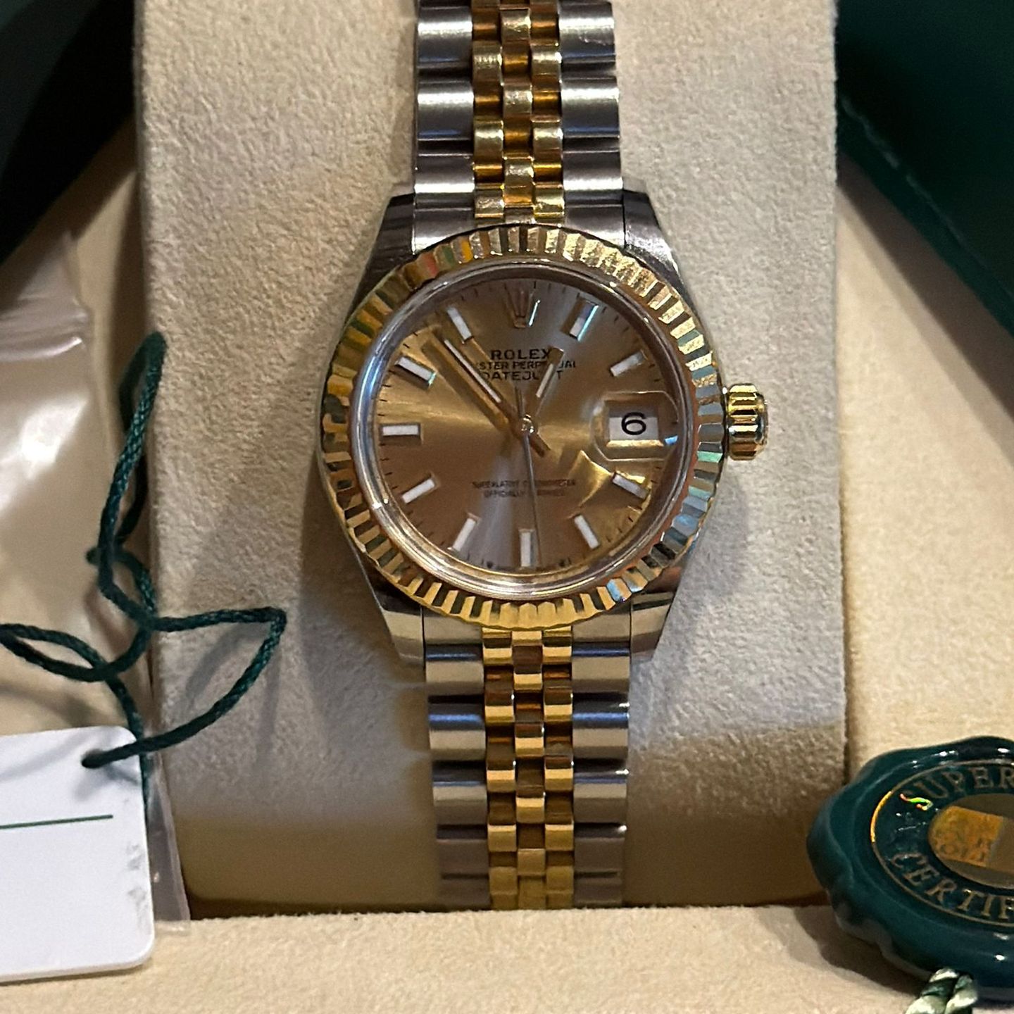 Rolex Lady-Datejust 279173 (2025) - Champagne wijzerplaat 28mm Goud/Staal (4/5)