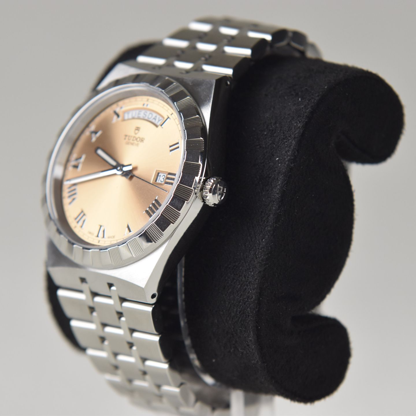 Tudor Royal 28600 (2025) - Roze wijzerplaat 41mm Staal (3/6)