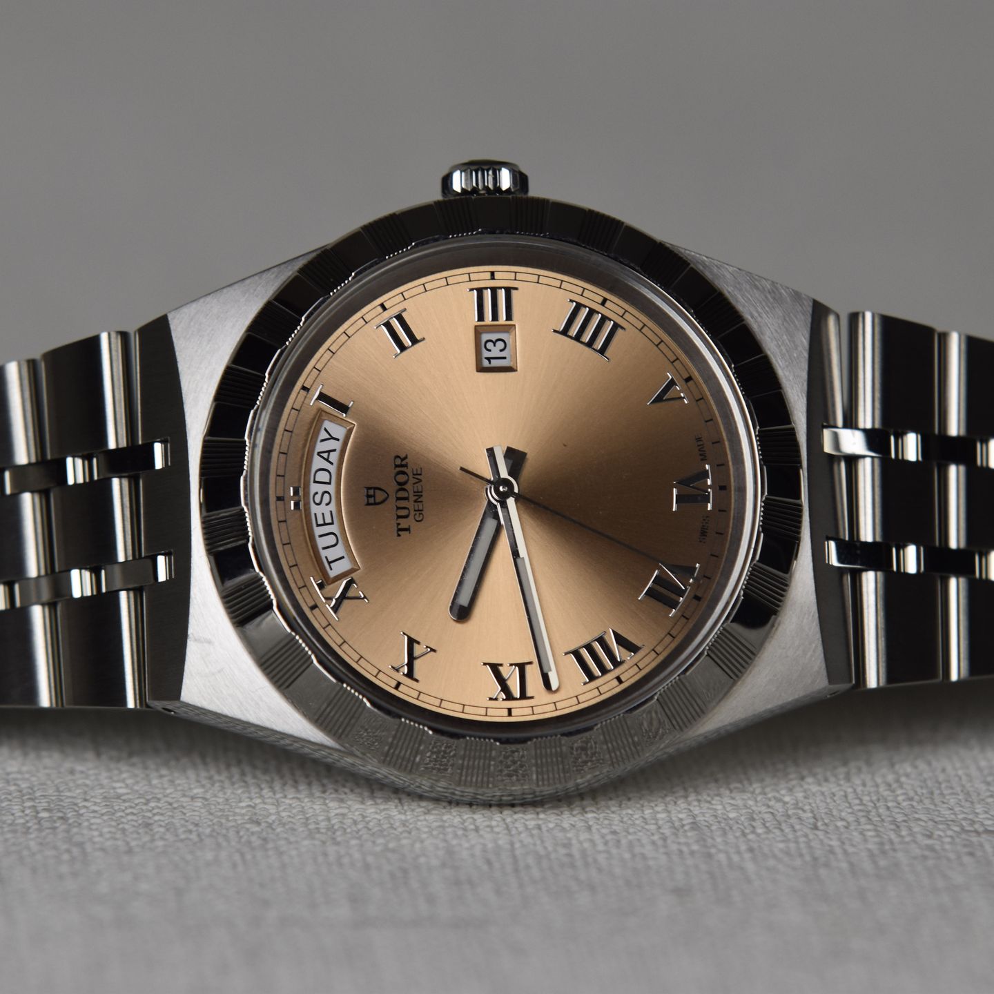 Tudor Royal 28600 (2025) - Roze wijzerplaat 41mm Staal (5/6)