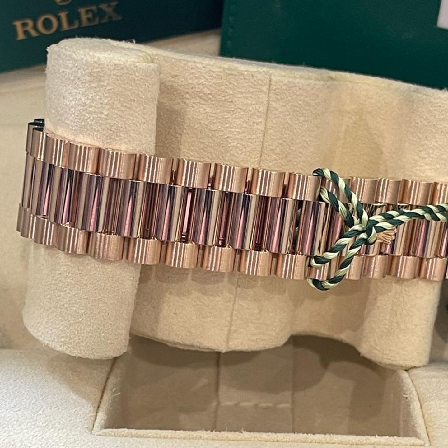 Rolex Day-Date 40 228235 (2020) - Green dial 40 mm Rose Gold case (3/4)