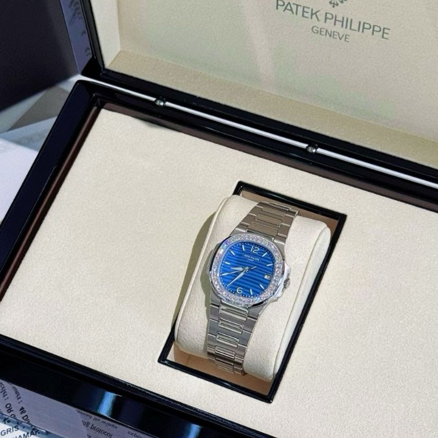Patek Philippe Nautilus 7010/1G-013 - (5/5)
