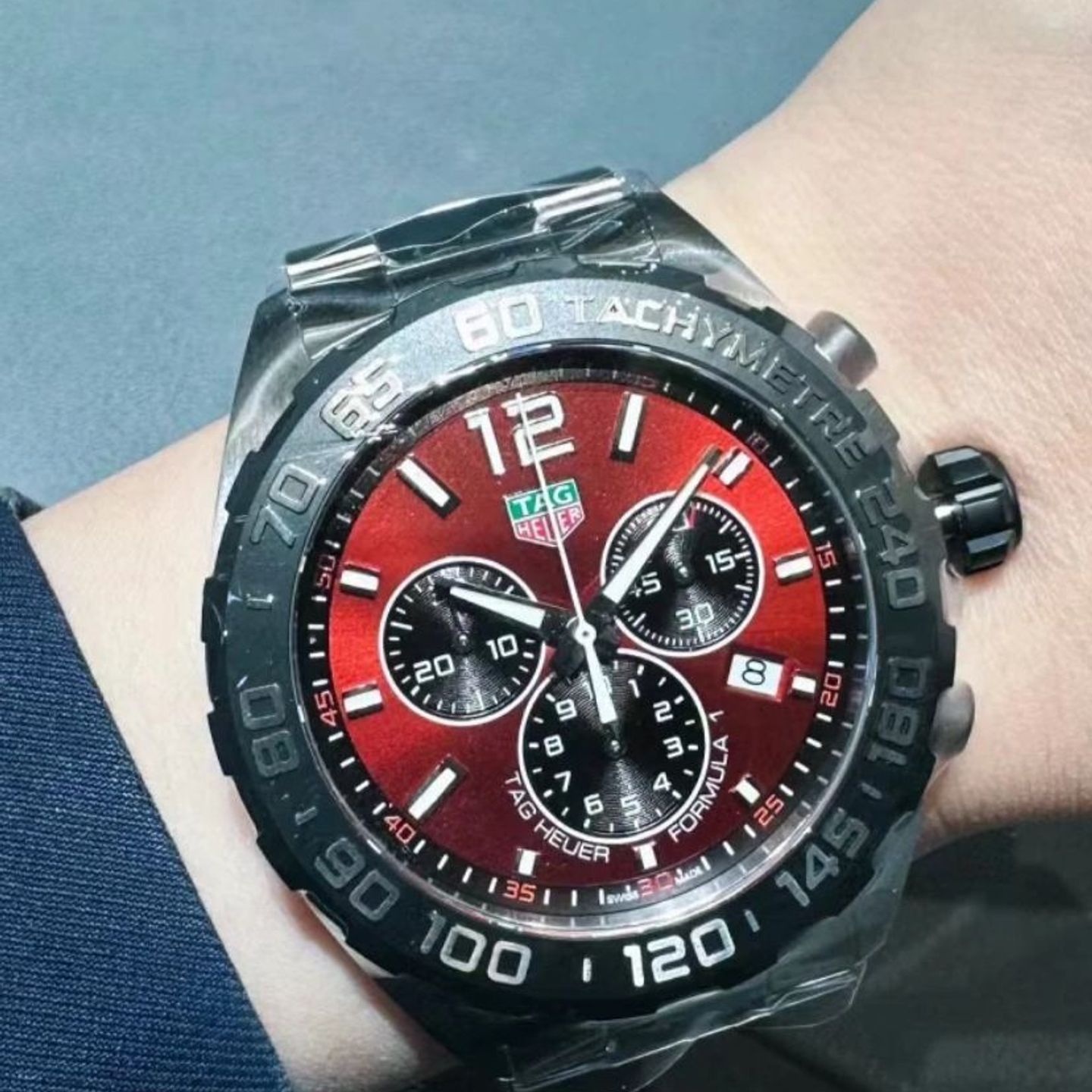 TAG Heuer Formula 1 Quartz CAZ101AN.BA0842 (2024) - Rood wijzerplaat 43mm Staal (1/1)