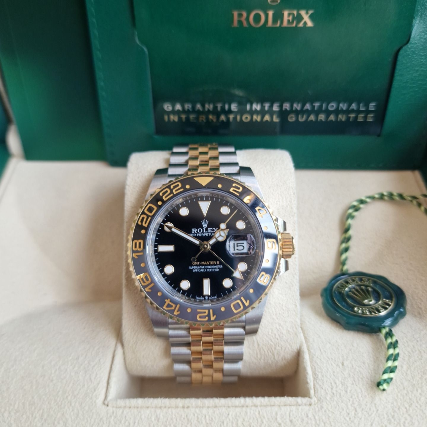 Rolex GMT-Master II 126713GRNR (2023) - Zwart wijzerplaat 40mm Goud/Staal (2/6)