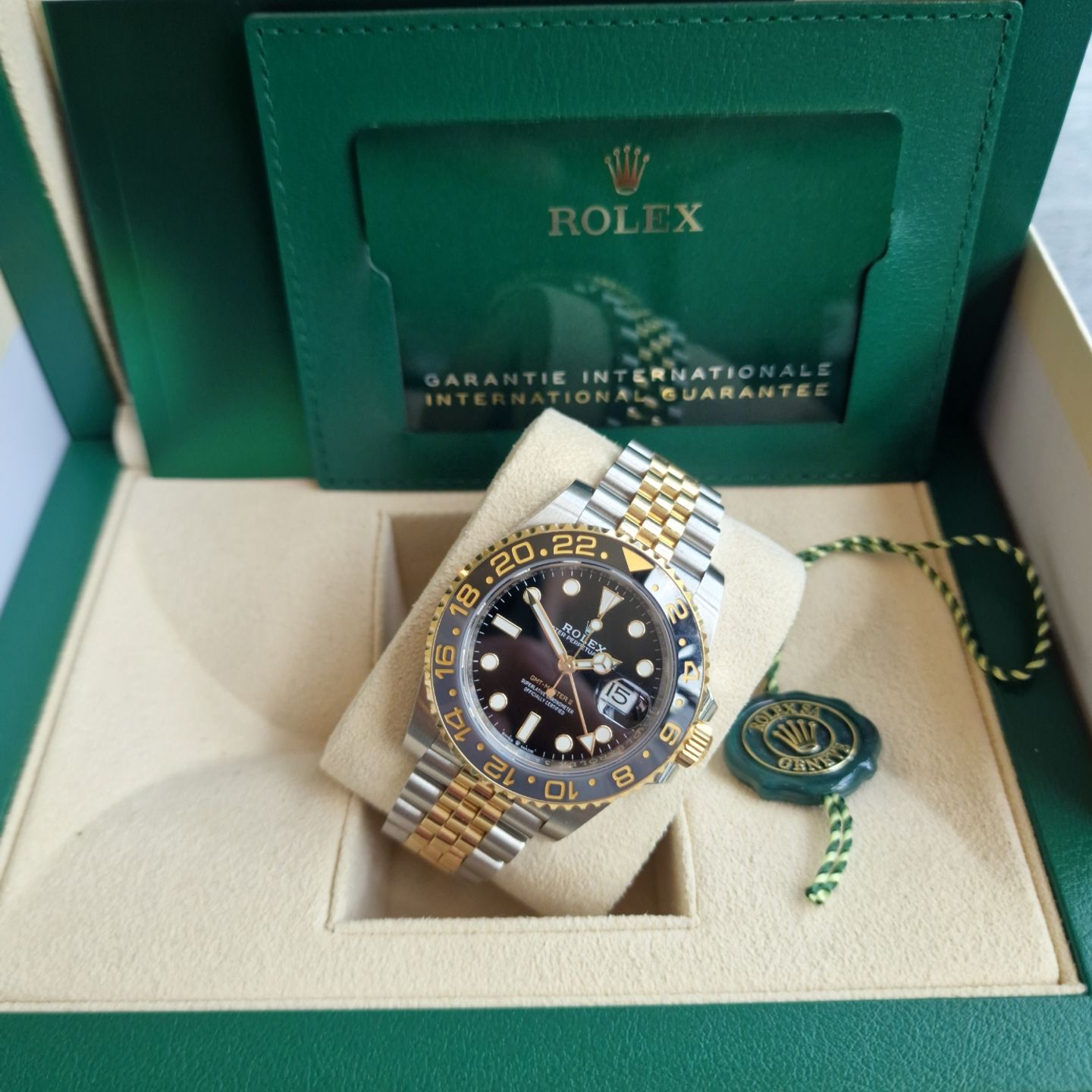 Rolex GMT-Master II 126713GRNR (2023) - Zwart wijzerplaat 40mm Goud/Staal (1/6)