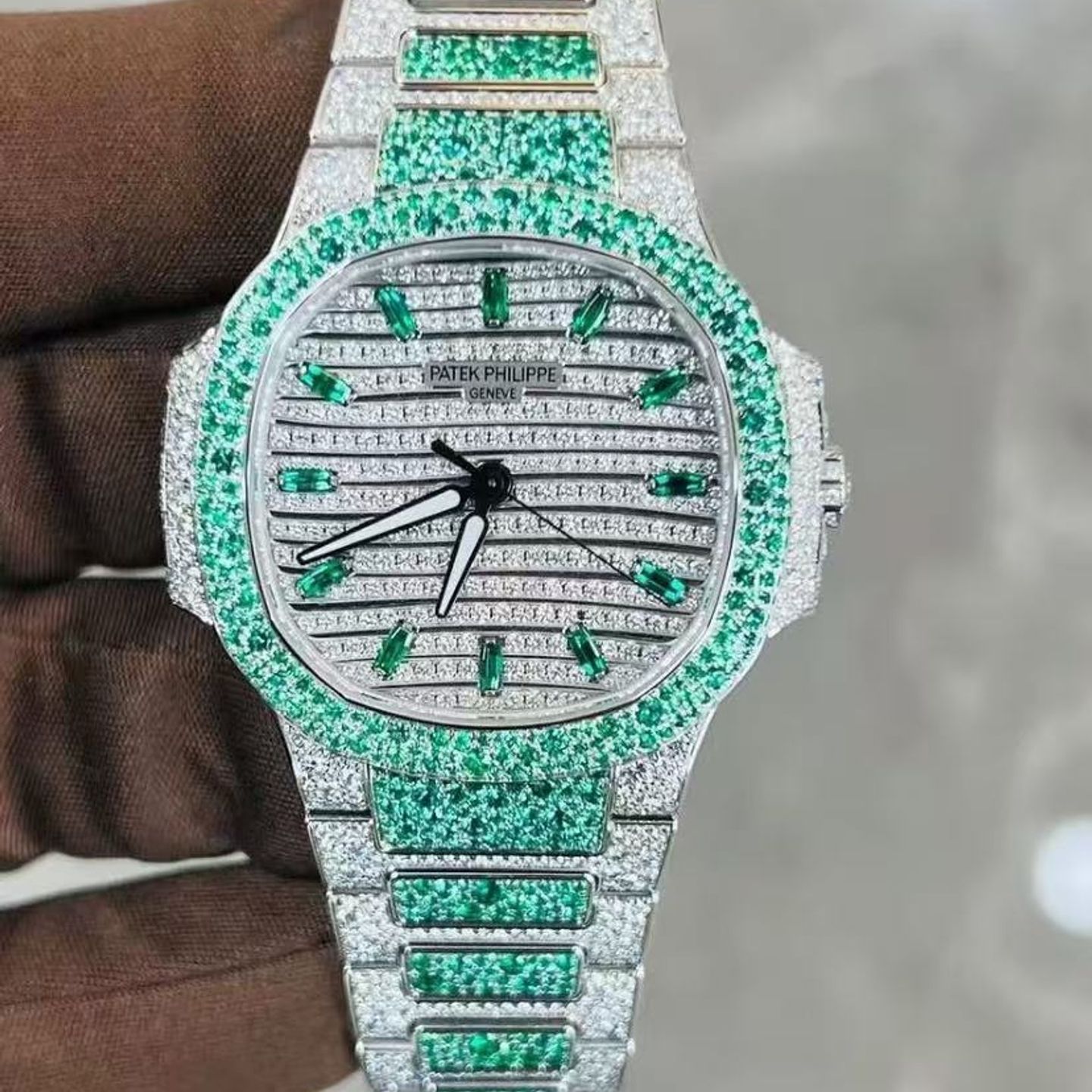 Patek Philippe Nautilus 7118/1453G-001 - (3/4)