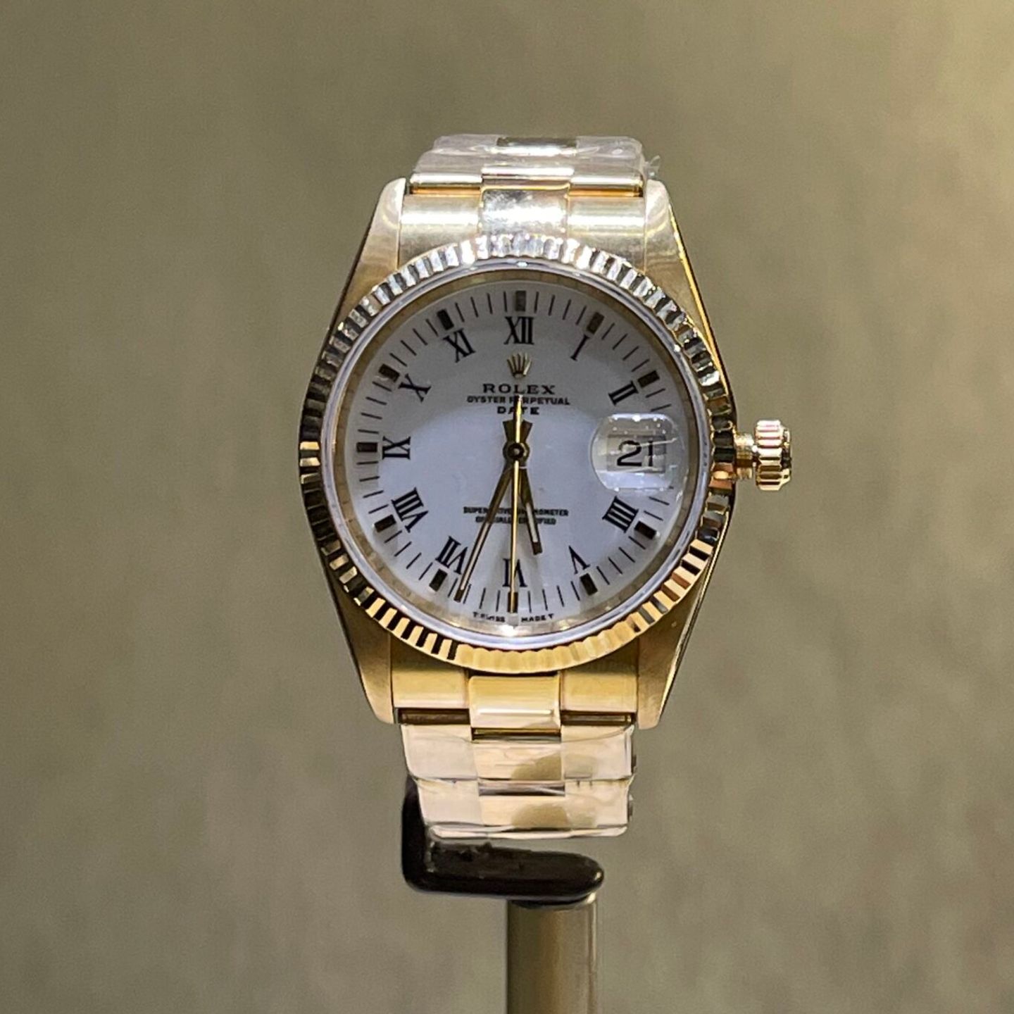 Rolex Oyster Perpetual Date 15238 (1998) - White dial 34 mm Yellow Gold case (1/8)