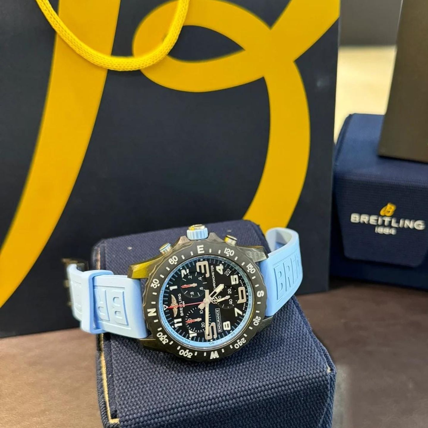 Breitling Endurance Pro X82310281B1S1 (2024) - Black dial 44 mm Carbon case (2/3)