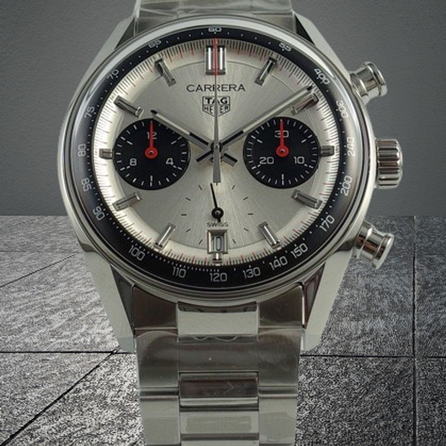 TAG Heuer Carrera CBS2216.BA0041 (2024) - Zilver wijzerplaat 39mm Staal (1/8)