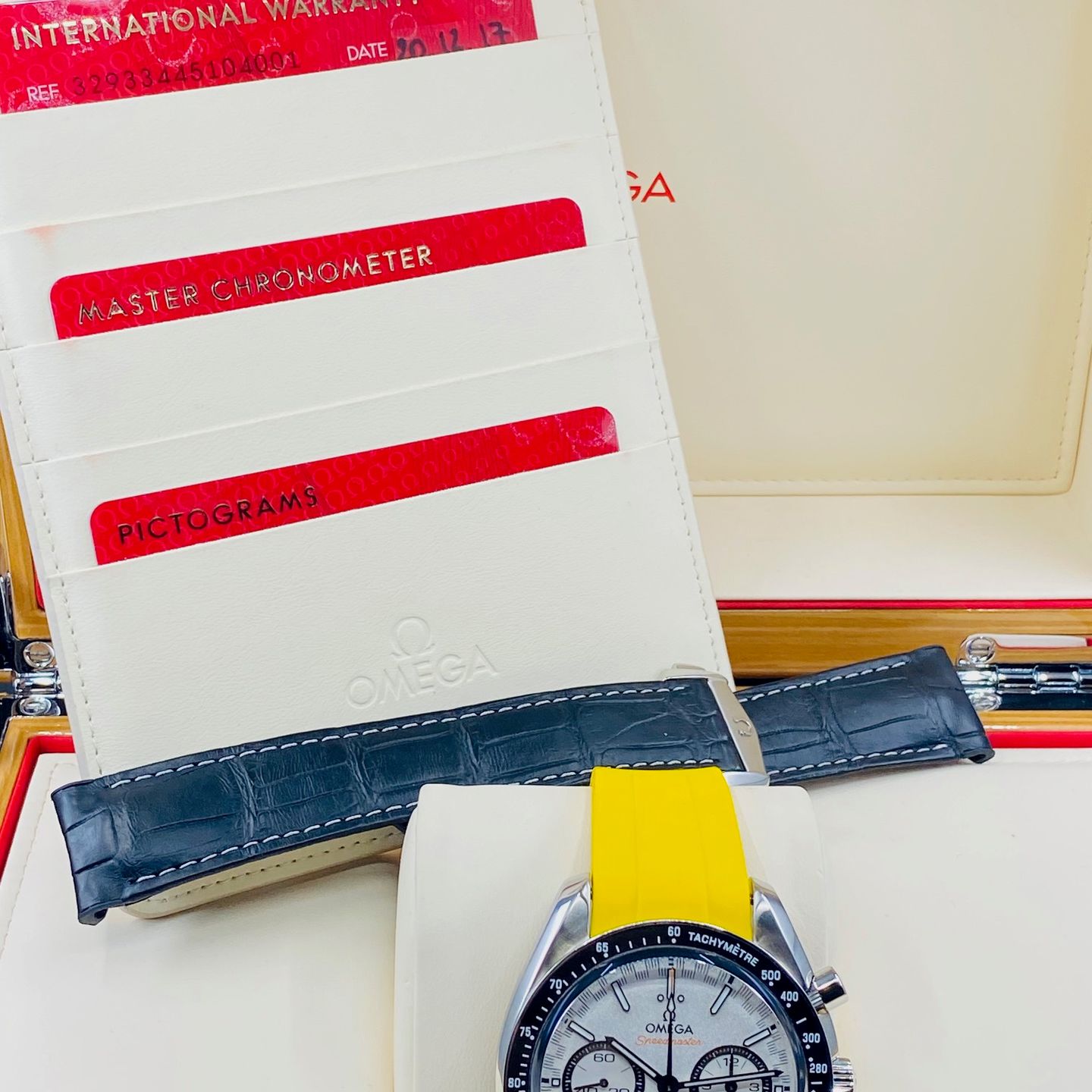 Omega Speedmaster Racing 329.33.44.51.04.001 (2017) - White dial 44 mm Steel case (7/7)