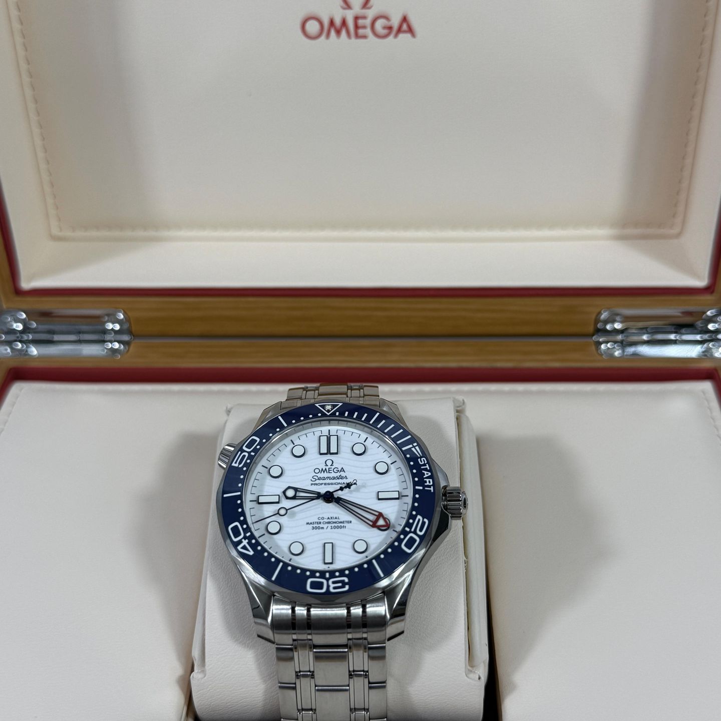 Omega Seamaster Diver 300 M 210.30.42.20.04.002 - (2/8)