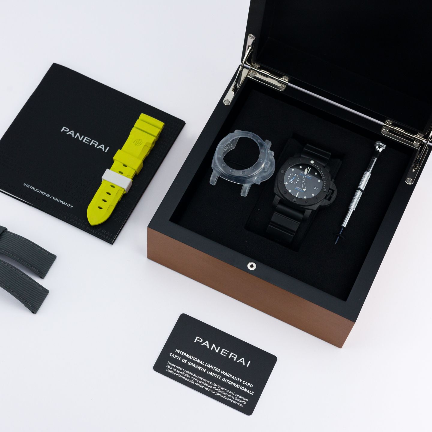 Panerai Luminor Submersible PAM02231 (2023) - Zwart wijzerplaat 42mm Carbon (2/8)