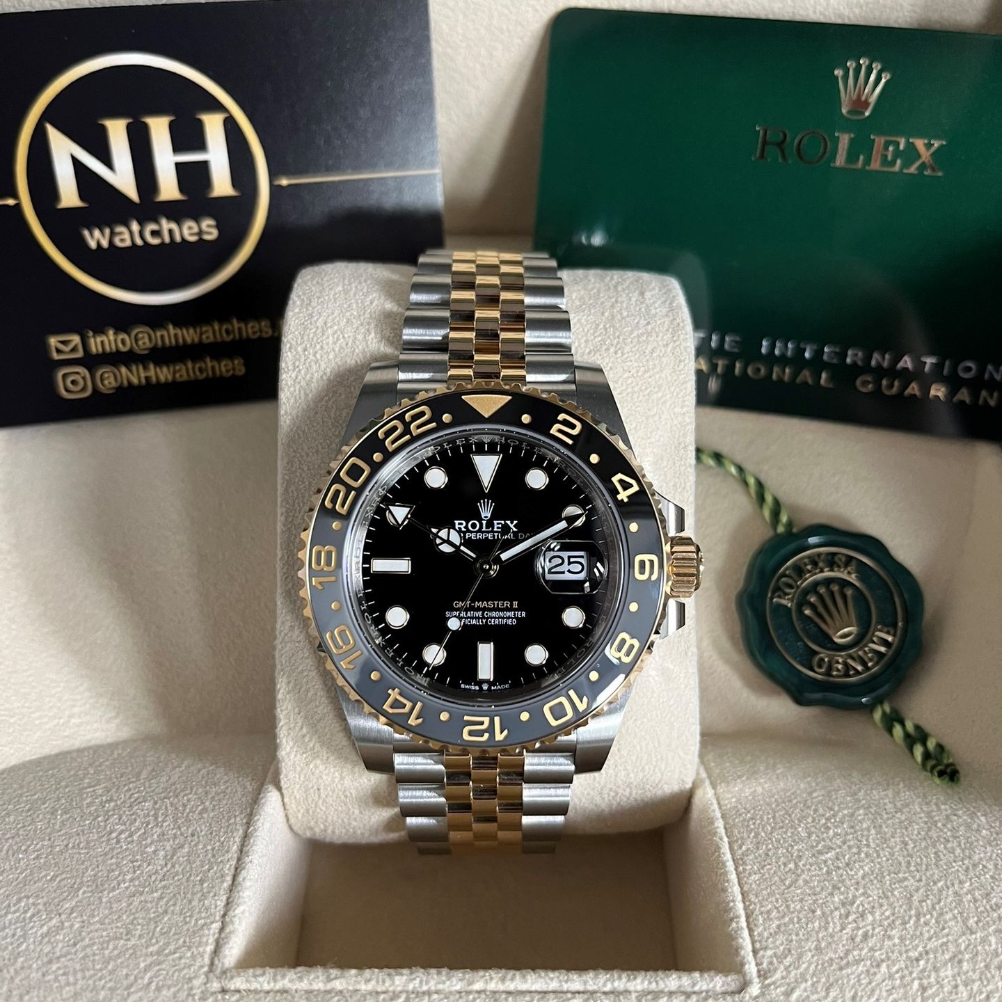 Rolex GMT-Master II 126713GRNR (2023) - Zwart wijzerplaat 40mm Goud/Staal (1/3)