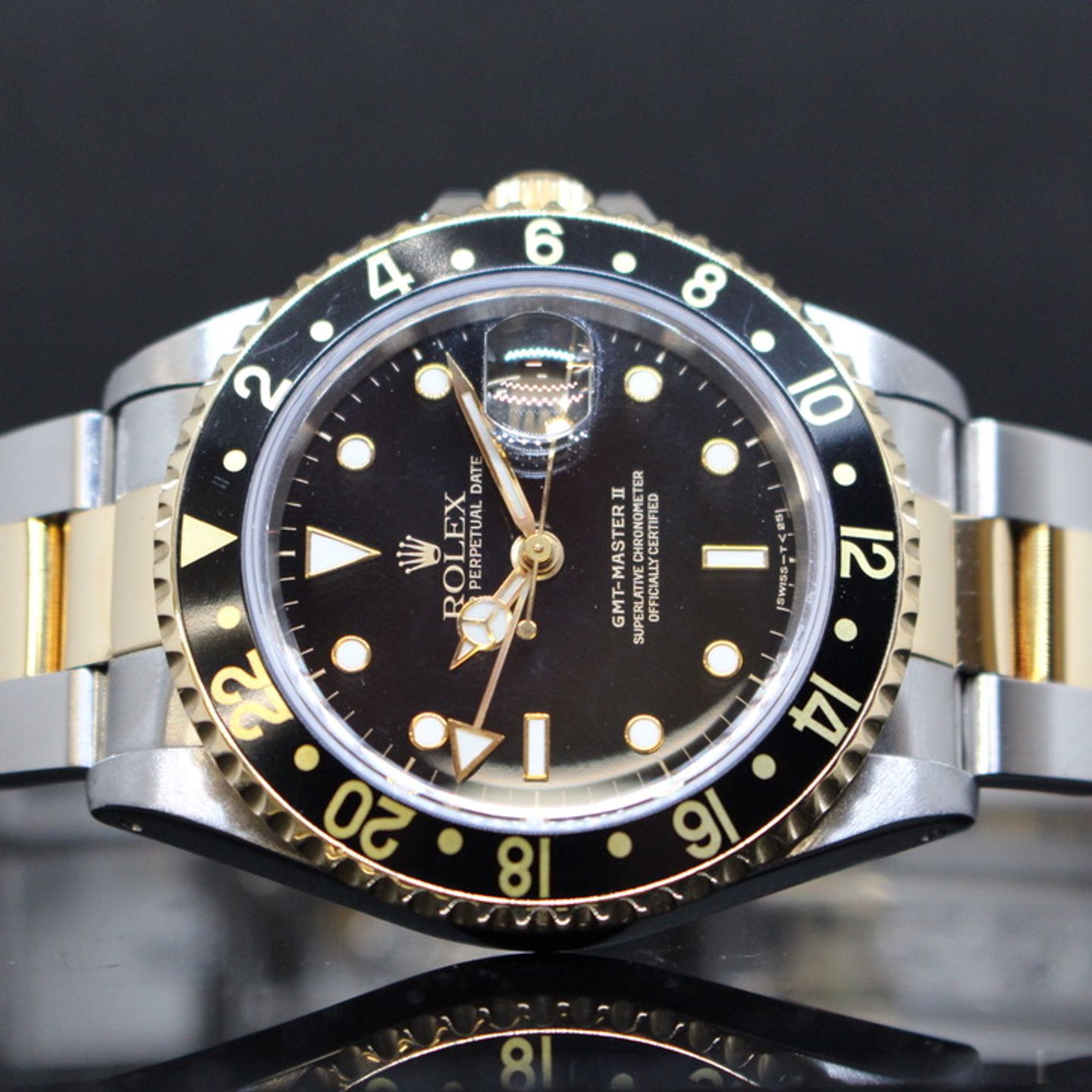 Rolex GMT-Master II 16713 (1994) - Black dial 40 mm Gold/Steel case (2/7)