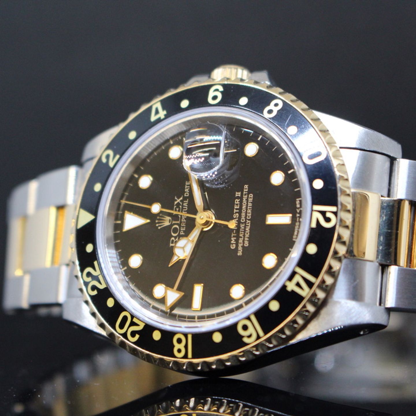 Rolex GMT-Master II 16713 (1994) - Black dial 40 mm Gold/Steel case (3/7)