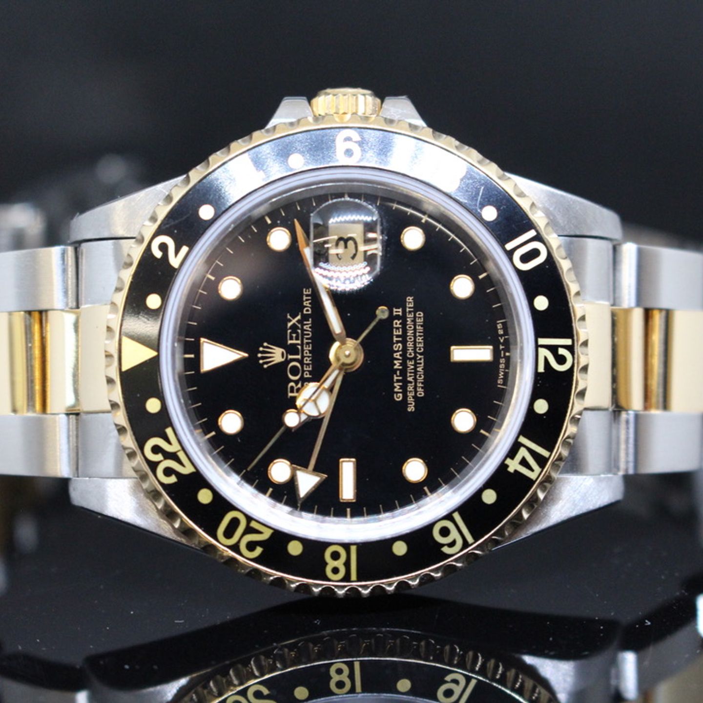 Rolex GMT-Master II 16713 (1994) - Black dial 40 mm Gold/Steel case (1/7)