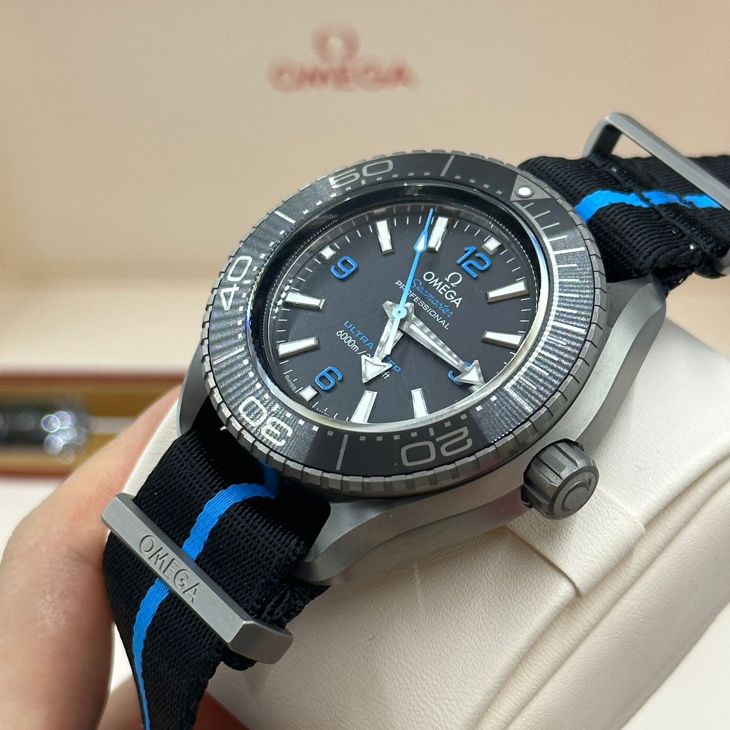 Omega Seamaster Ultra Deep 6000M 215.92.46.21.01.001 (2024) - Black dial 46 mm Titanium case (3/8)