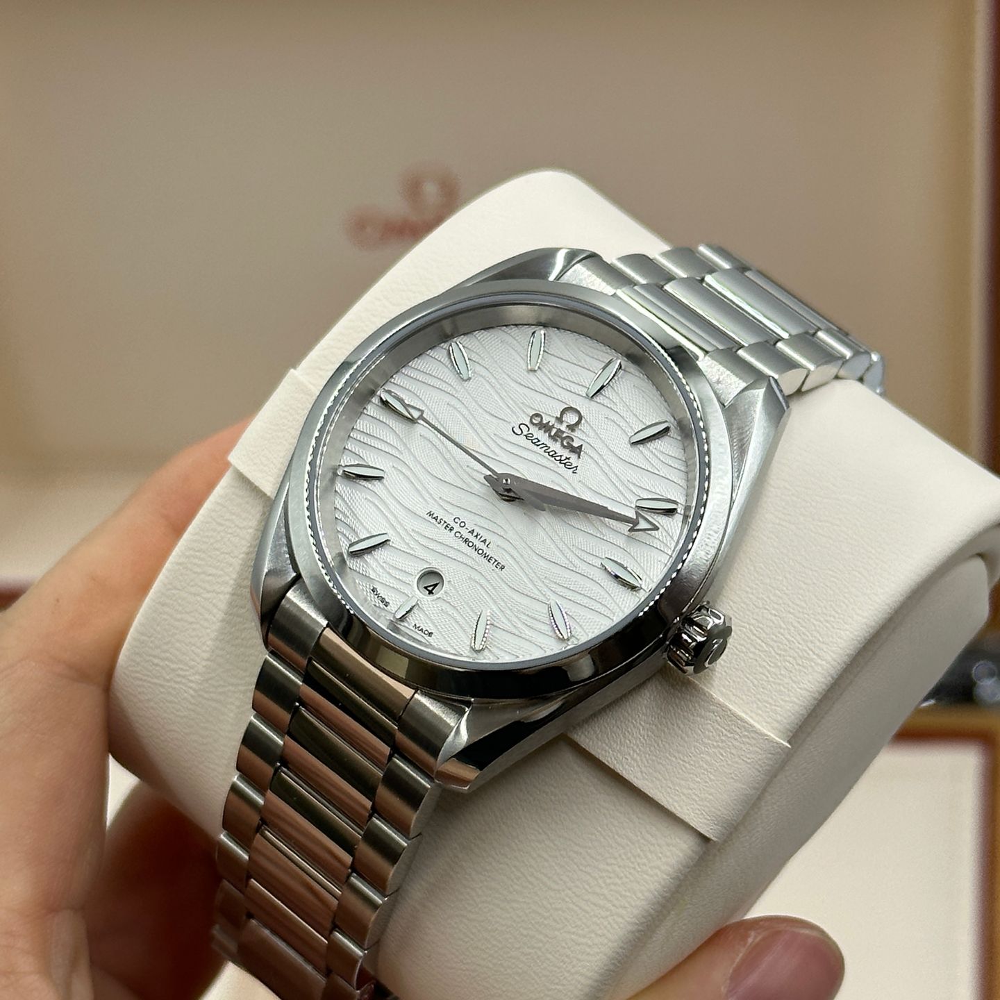 Omega Seamaster Aqua Terra 220.10.38.20.02.003 (2024) - Silver dial 38 mm Steel case (2/8)