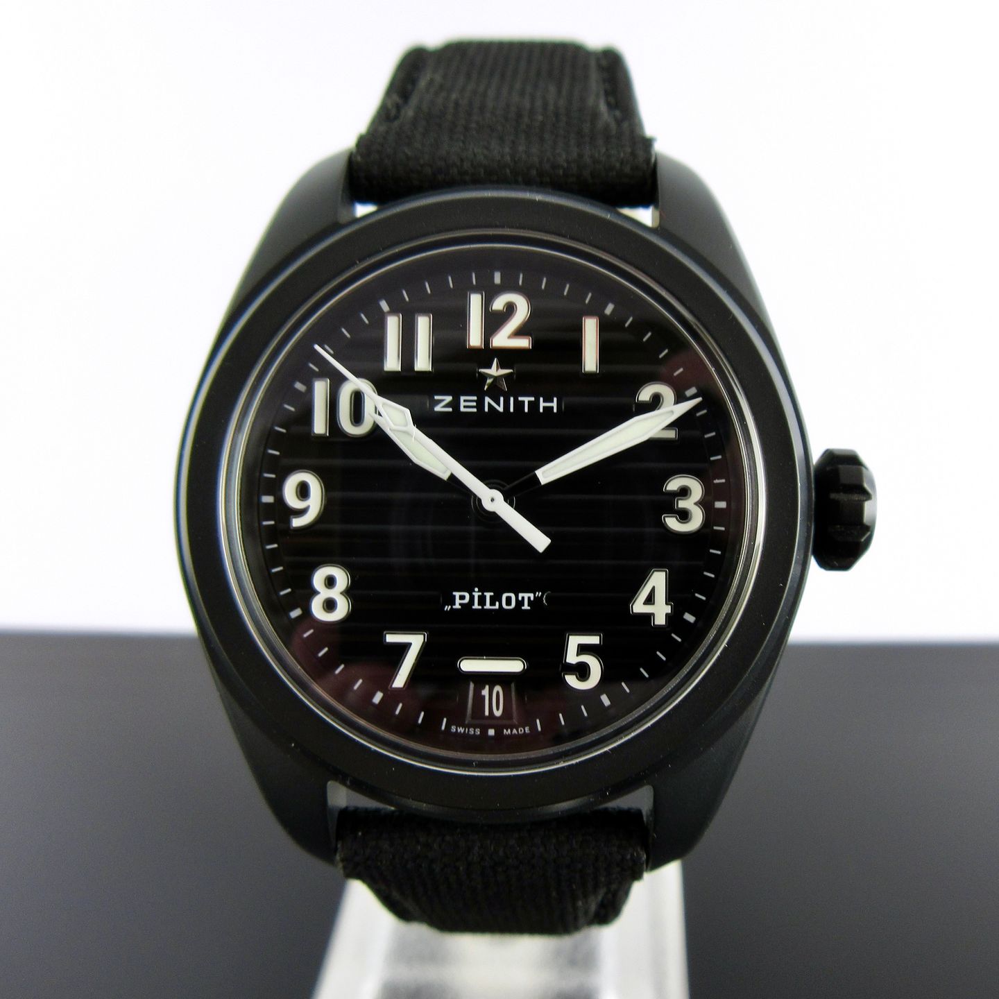 Zenith Pilot 49.4000.3620/21.I001 (2025) - Black dial 40 mm Ceramic case (2/8)