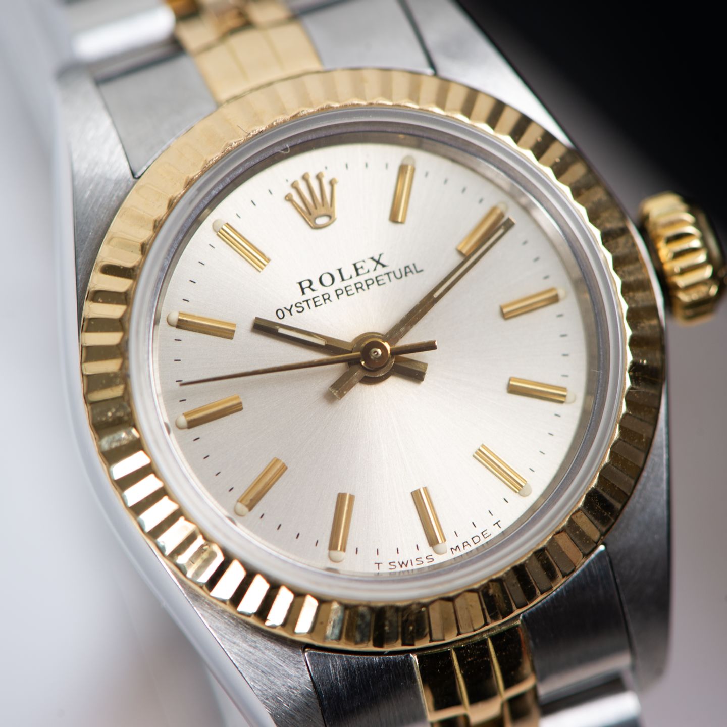 Rolex Oyster Perpetual 67193 (1989) - Silver dial 26 mm Gold/Steel case (2/8)