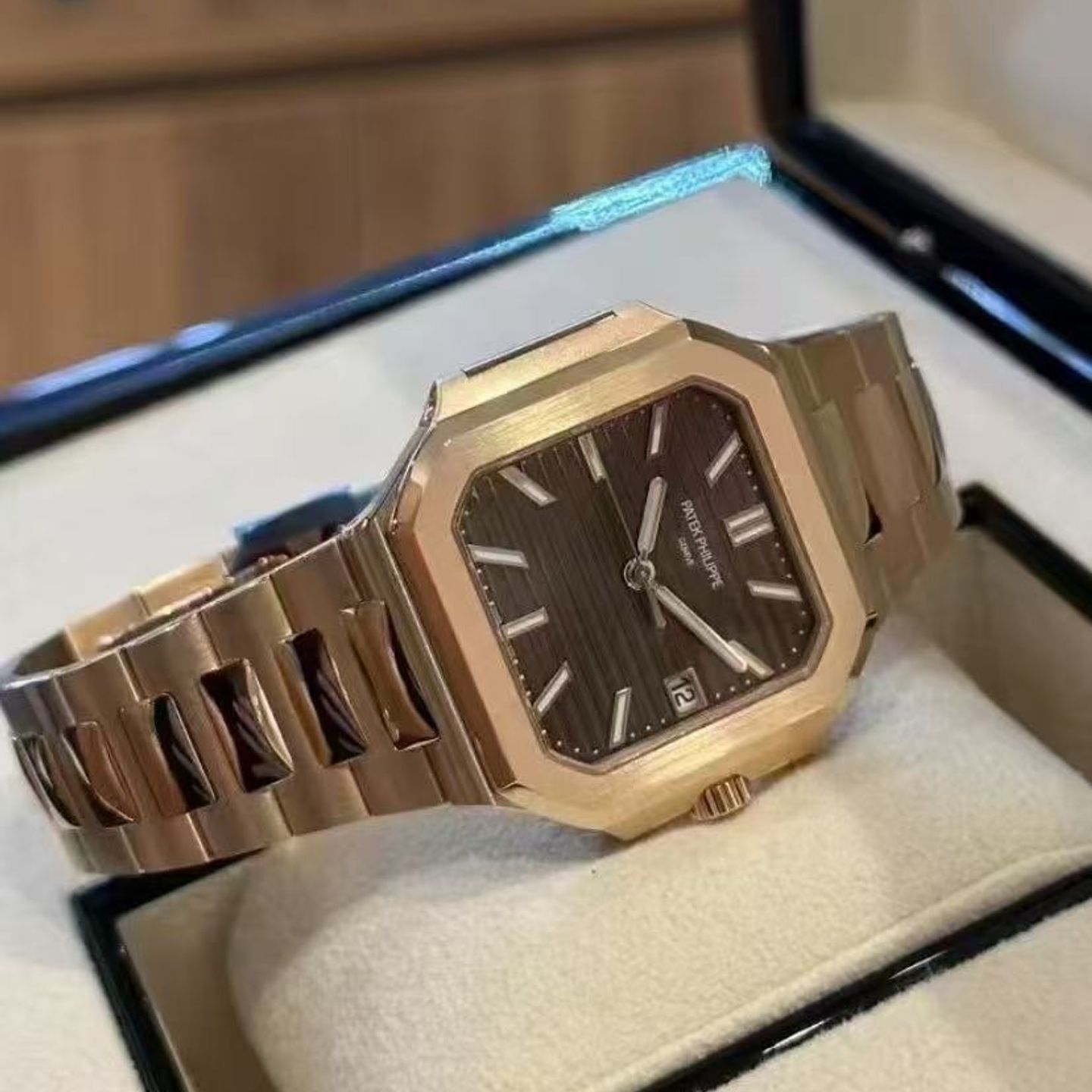 Patek Philippe Cubitus 7128-1R-001 - Cubitus (2025) - Black dial 40 mm Steel case (3/3)
