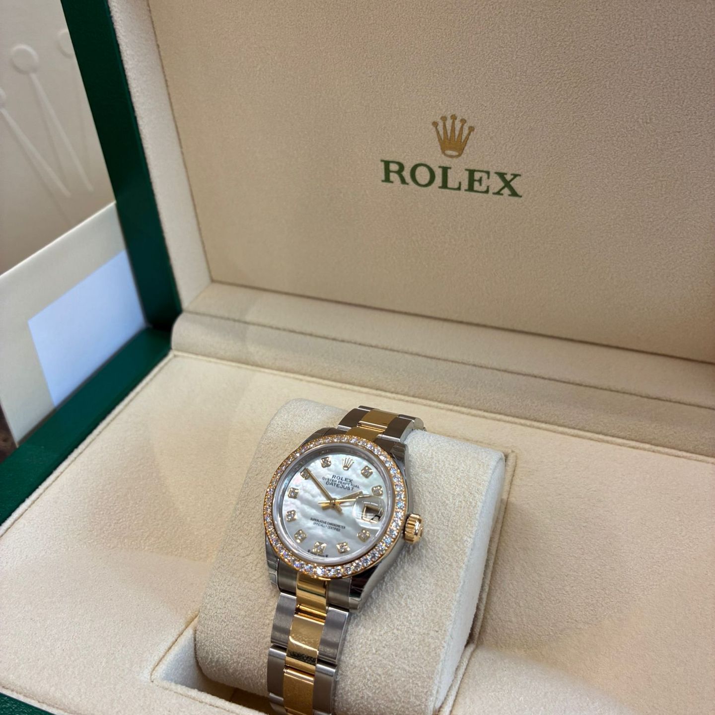 Rolex Lady-Datejust 279383RBR (2025) - Zilver wijzerplaat 28mm Goud/Staal (2/8)