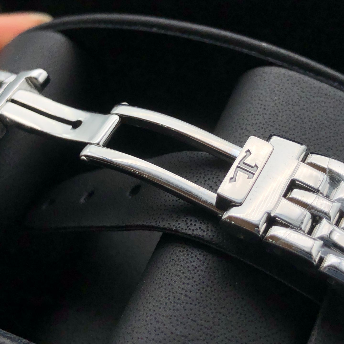 Jaeger-LeCoultre Reverso Q3288120 (2023) - White dial 20 mm Steel case (3/8)