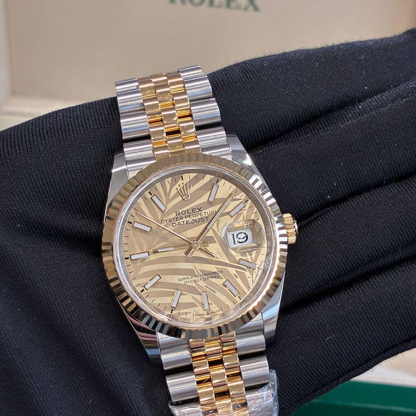 Rolex Datejust 36 126233 CHAMP PALM JUB (2024) - Unknown dial 36 mm Gold/Steel case (4/6)