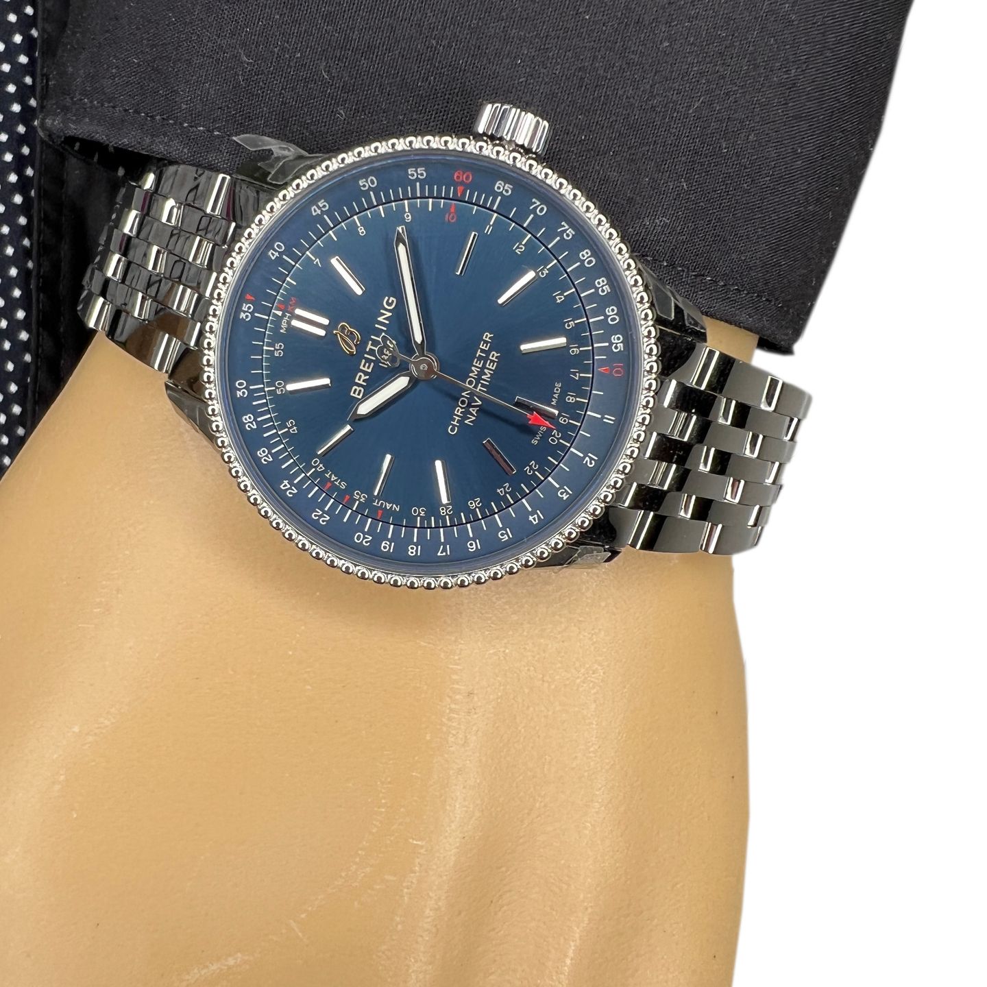 Breitling Navitimer A17395161C1A1 (2024) - Blauw wijzerplaat 35mm Staal (1/8)