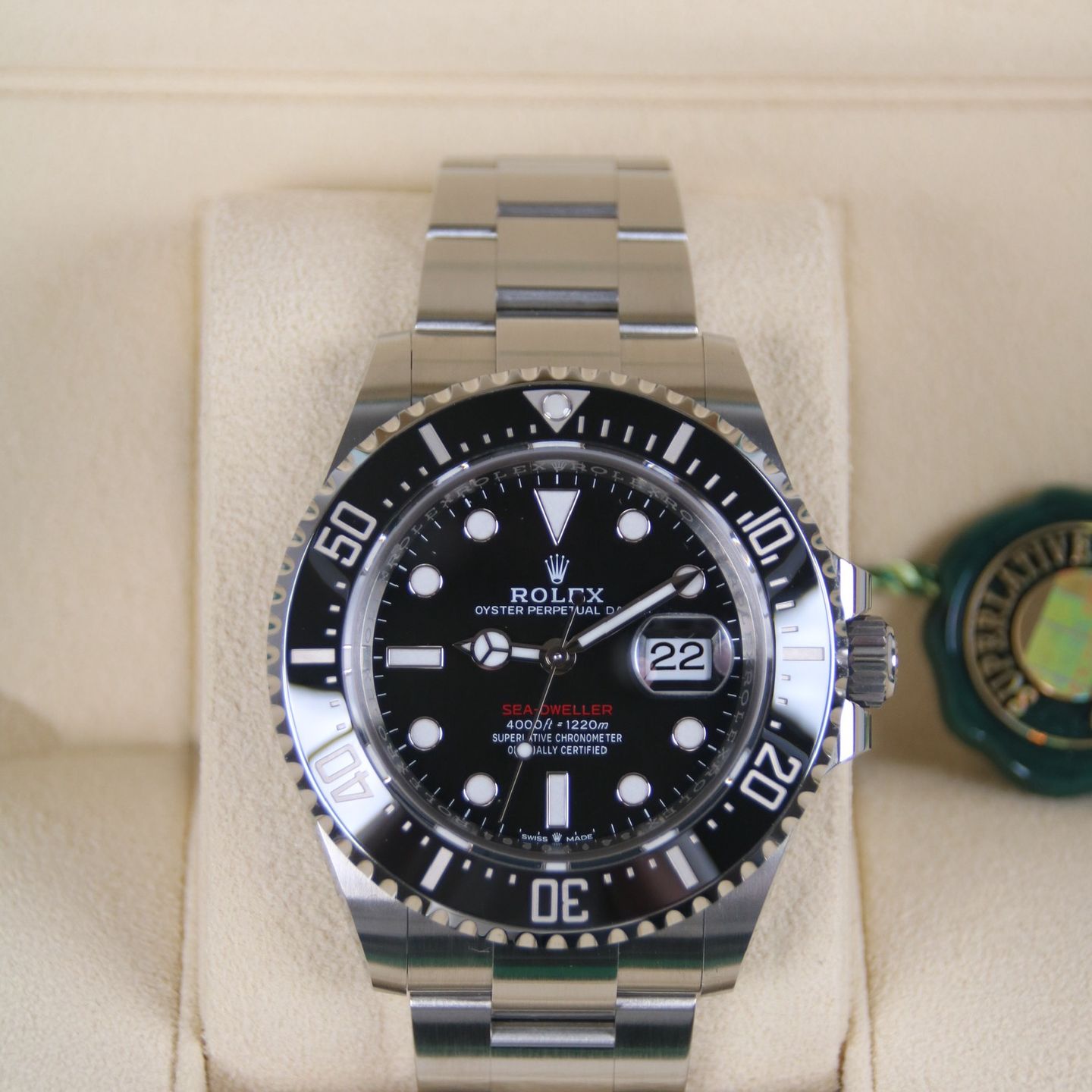 Rolex Sea-Dweller 126600 (2024) - Black dial 43 mm Steel case (2/2)