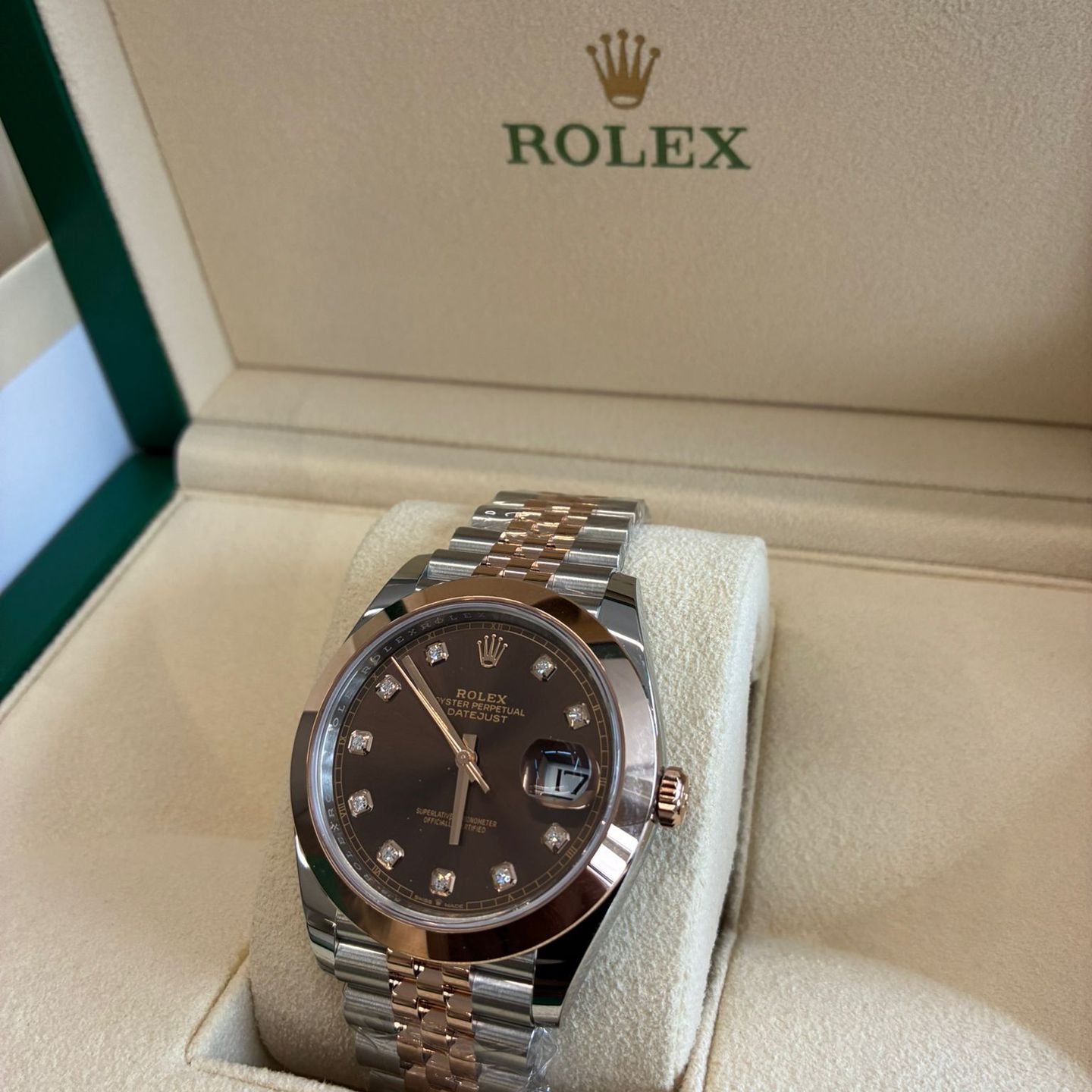 Rolex Datejust 41 126301G (2025) - Black dial 41 mm Gold/Steel case (2/8)