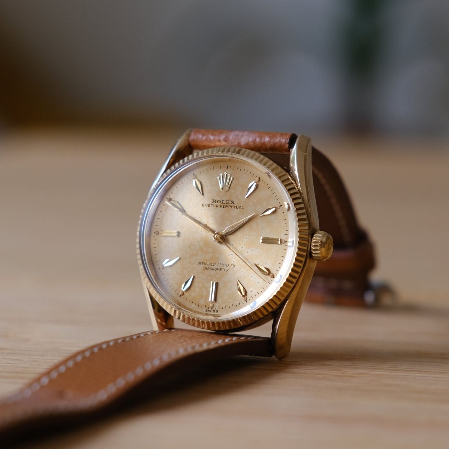 Rolex Oyster Perpetual 6593 (1956) - Champagne dial 33 mm Yellow Gold case (3/6)