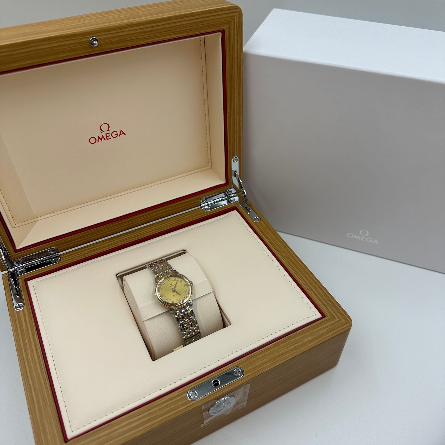 Omega De Ville Prestige 424.20.27.60.58.001 (2023) - Champagne dial 27 mm Gold/Steel case (2/8)