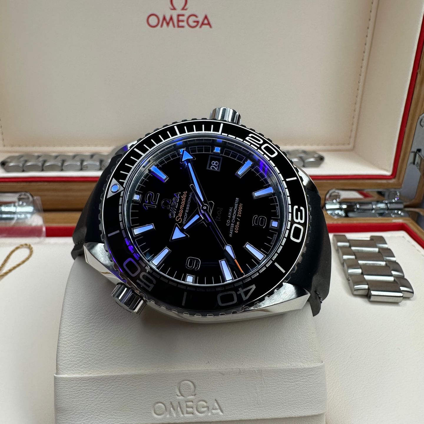 Omega Seamaster Planet Ocean 215.30.44.21.01.001 (2022) - Black dial 43 mm Steel case (1/8)