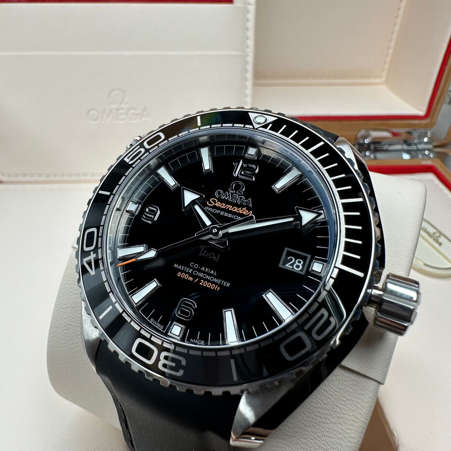 Omega Seamaster Planet Ocean 215.30.44.21.01.001 (2022) - Black dial 43 mm Steel case (6/8)