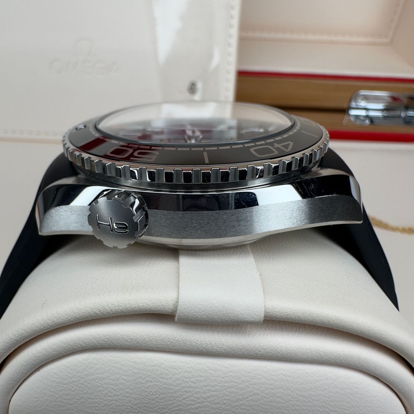 Omega Seamaster Planet Ocean 215.30.44.21.01.001 (2022) - Black dial 43 mm Steel case (2/8)