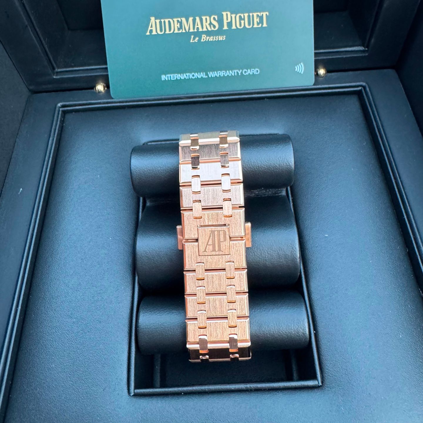 Audemars Piguet Royal Oak Chronograph 26239OR - (3/4)