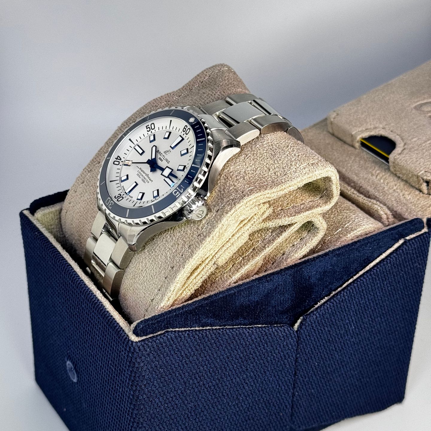 Breitling Superocean 42 A17375E71G1A1 - (3/7)