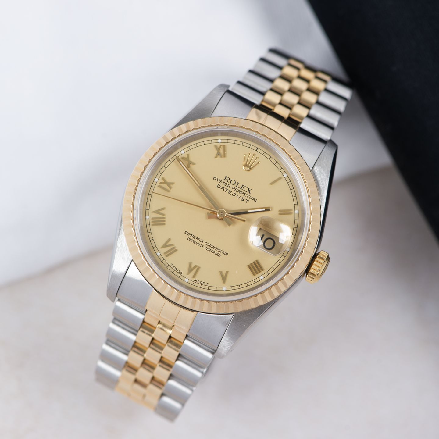 Rolex Datejust 36 16233 (1991) - Champagne dial 36 mm Gold/Steel case (2/8)