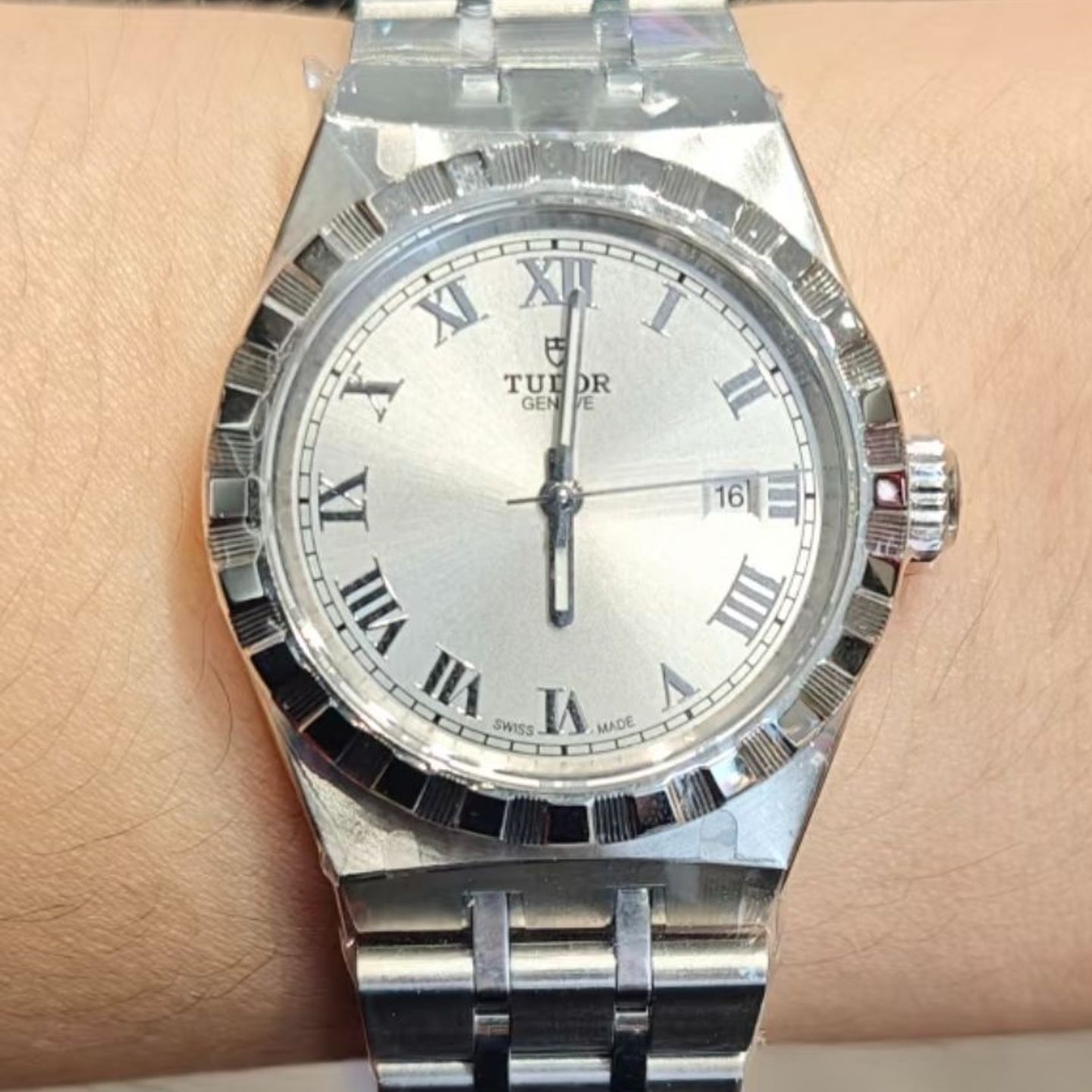 Tudor Royal 28300 (2024) - Silver dial 28 mm Steel case (2/2)