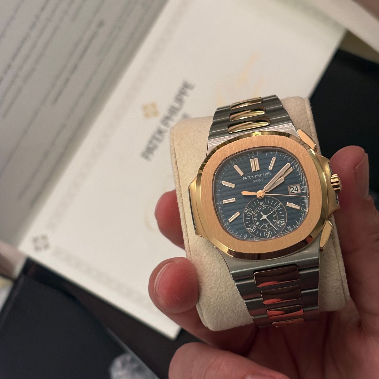Patek Philippe Nautilus 5980/1AR (2022) - Blue dial 41 mm Rose Gold case (6/7)
