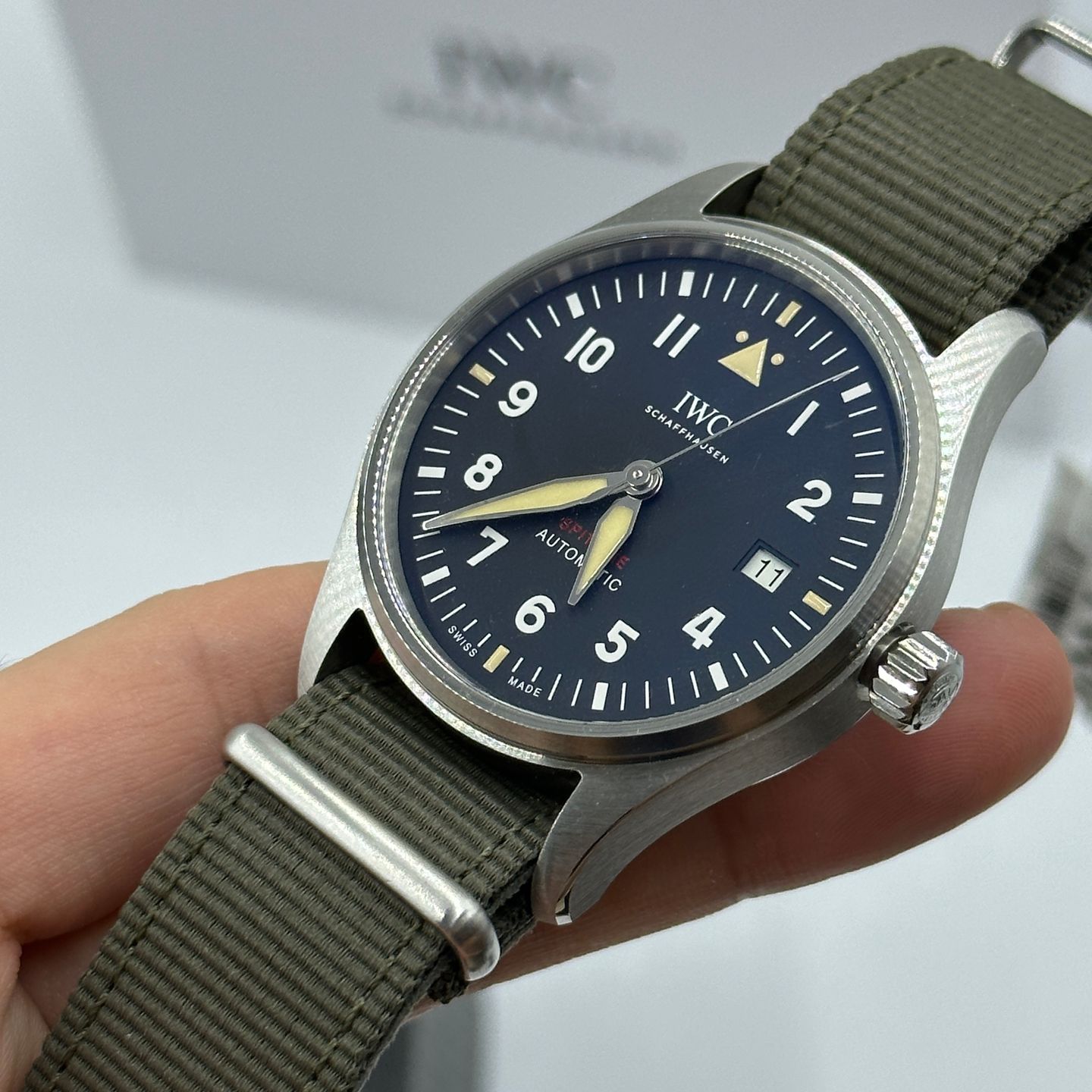 IWC Pilot IW326801 (2023) - Zwart wijzerplaat 39mm Staal (8/8)