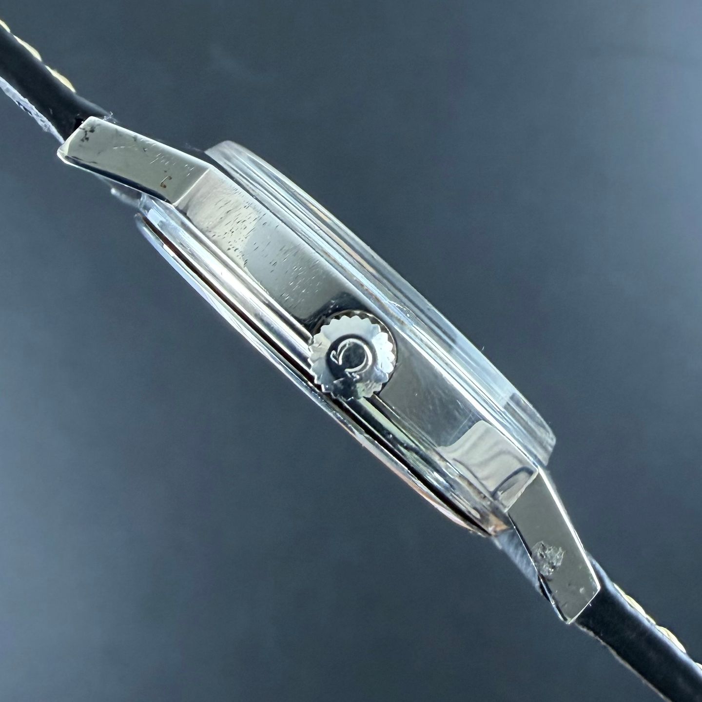 Omega Genève 136.0104 - (5/8)