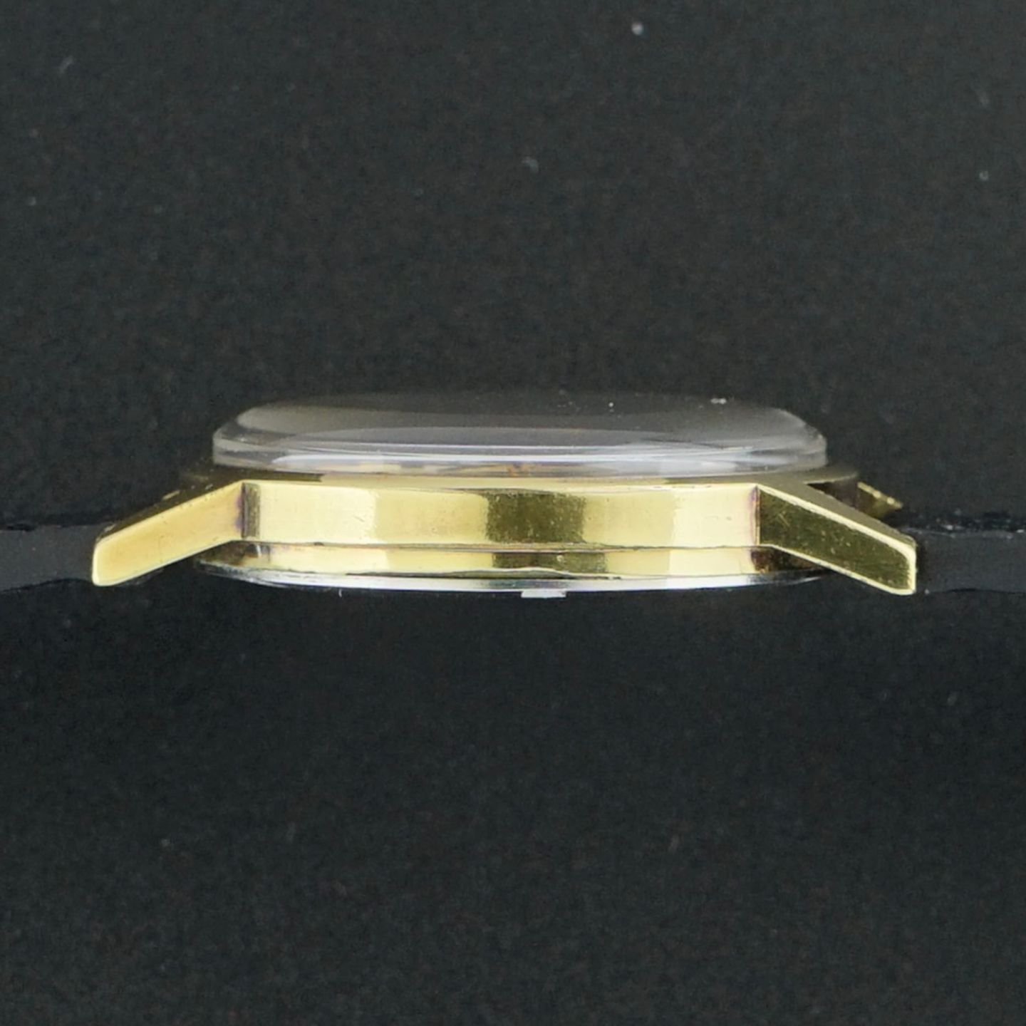 Omega Genève 136.070 - (5/8)