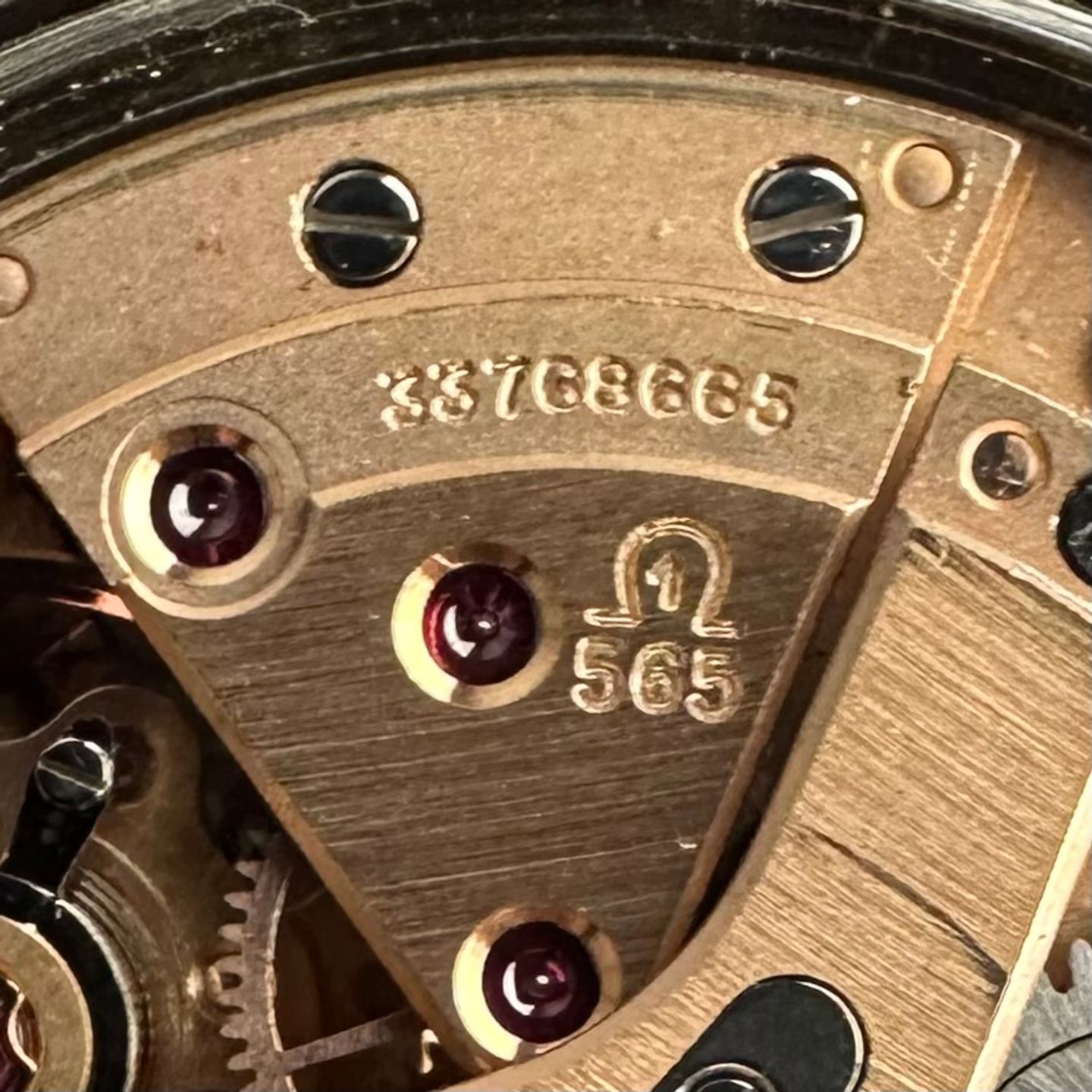 Omega Genève 166.070 - (4/8)