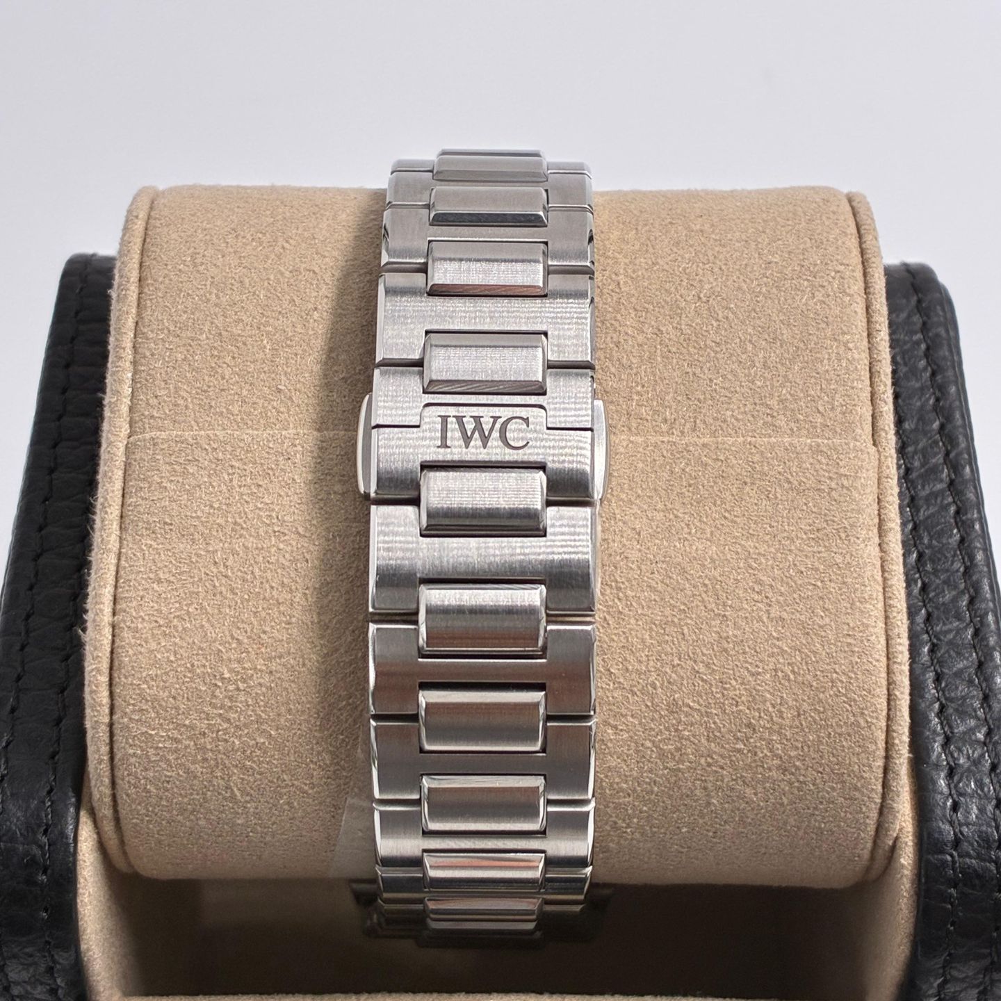 IWC Ingenieur Automatic IW328901 (2024) - Zwart wijzerplaat 40mm Staal (5/5)