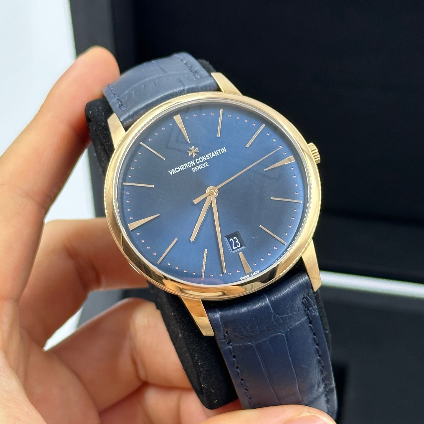 Vacheron Constantin Patrimony 85180/000R-B515 (2022) - Blue dial 40 mm Rose Gold case (4/8)