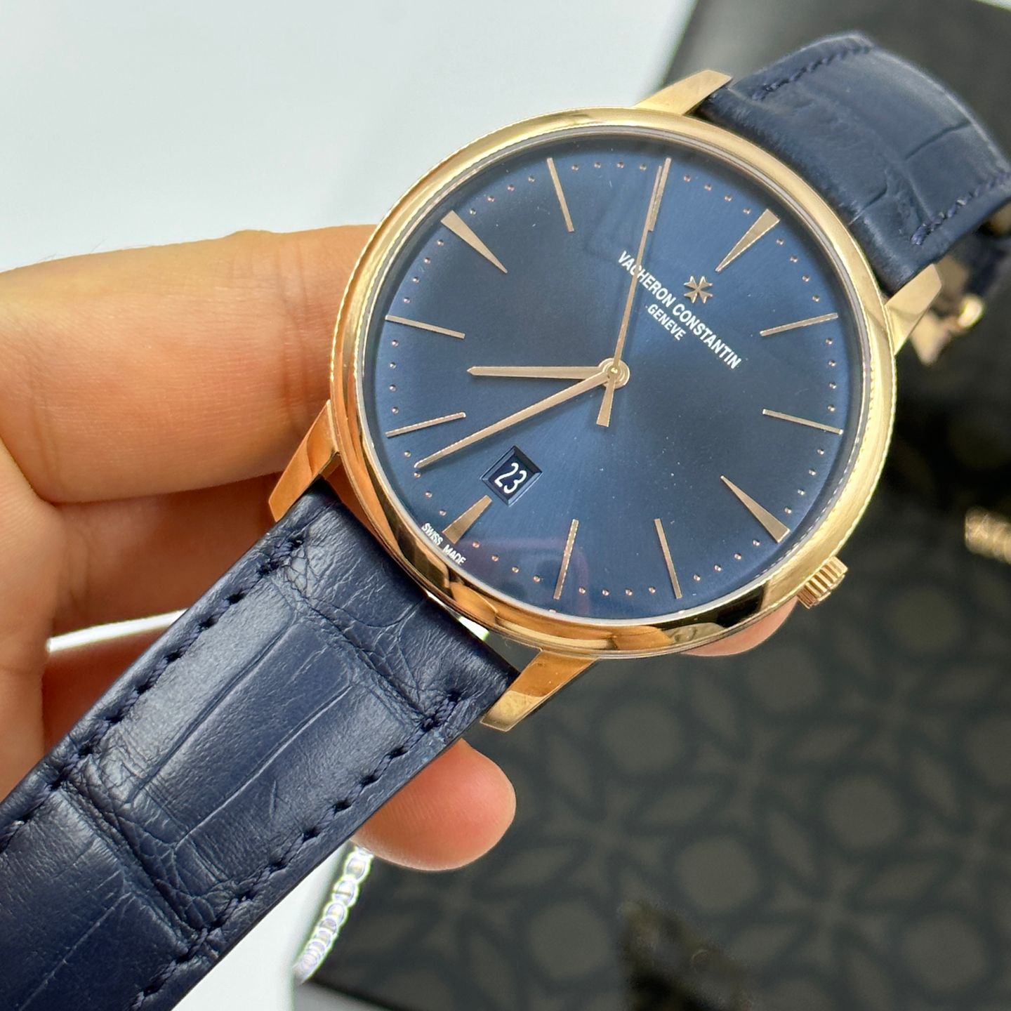 Vacheron Constantin Patrimony 85180/000R-B515 (2022) - Blue dial 40 mm Rose Gold case (6/8)